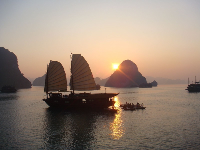 How much money for a trip to explore Hanoi and Halong Bay ?