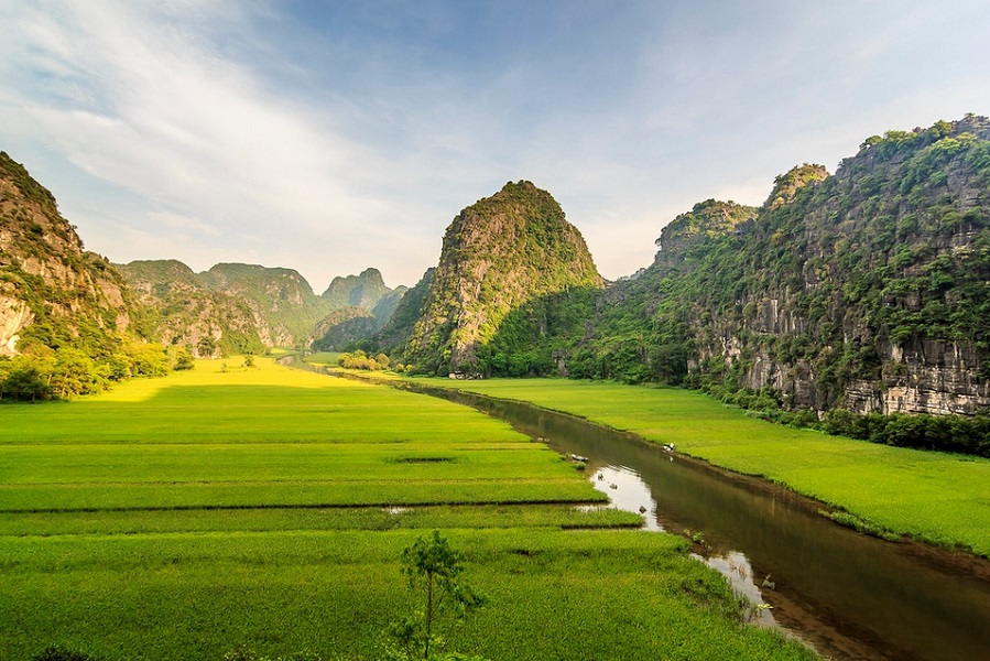Top 4 Must-See Attractions When Visiting Ninh Binh, Vietnam 