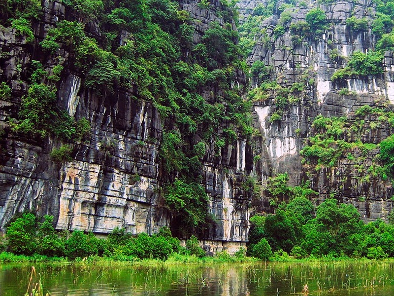 Top 3 Natural Wonder of Limestone in Vietnam
