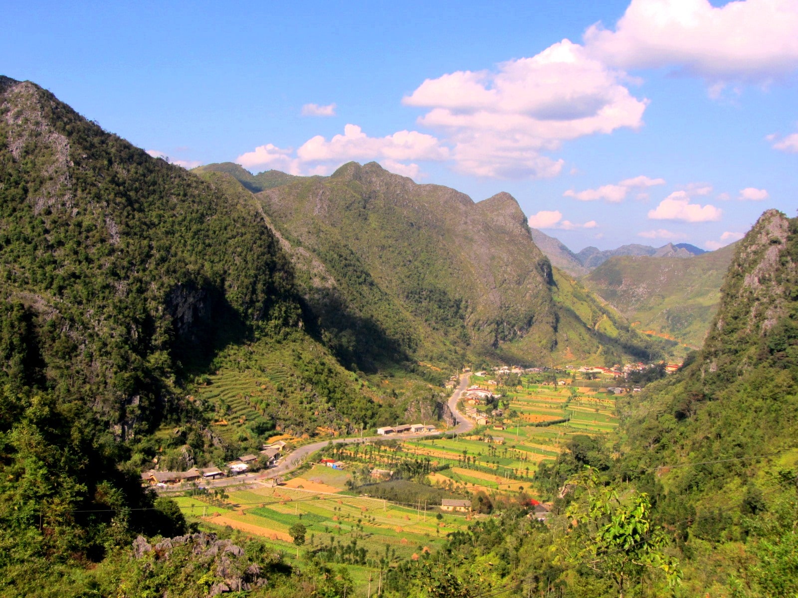 Overwhelming mountainous landscapes of Ha Giang in late autumn