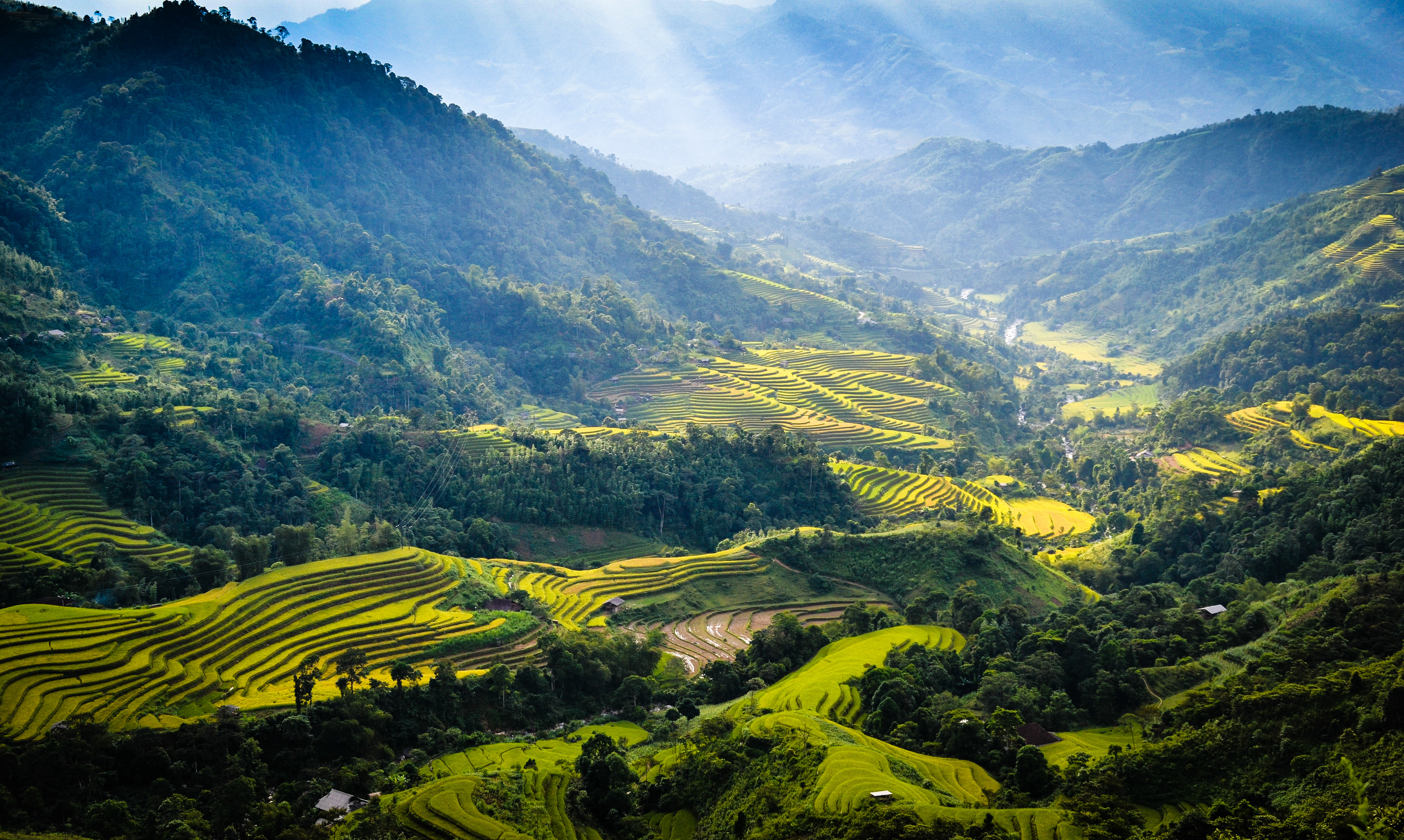 Overwhelming mountainous landscapes of Ha Giang in late autumn