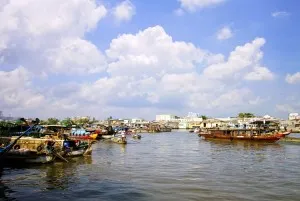 What will you experience in a travel trip explores southern Vietnam 5 days ?