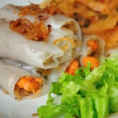 Where are the best places to eat Banh cuon Hanoi (Rolling steamed cake) ?