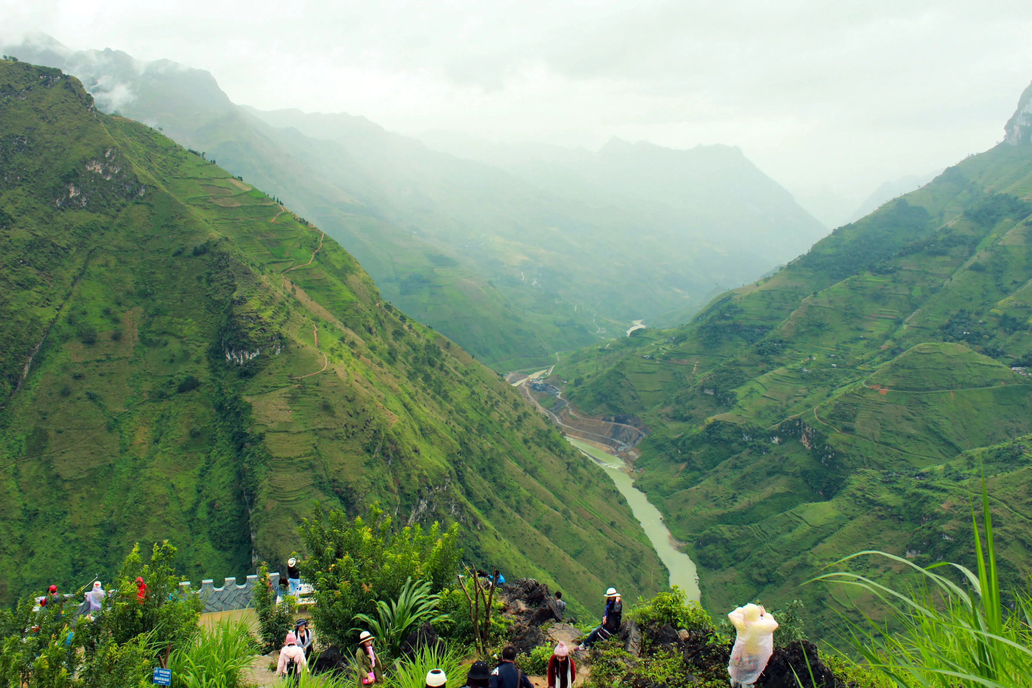 Overwhelming mountainous landscapes of Ha Giang in late autumn