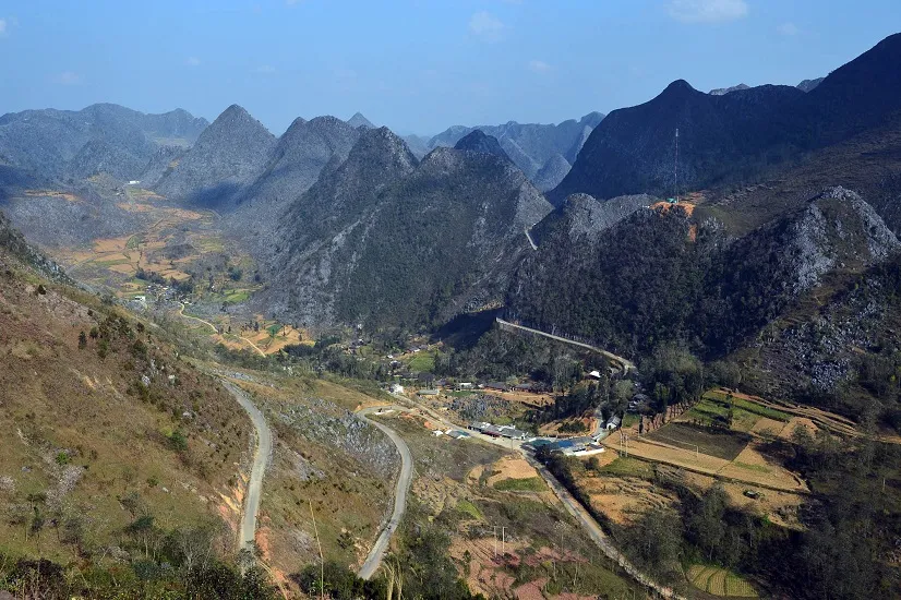 Overwhelming mountainous landscapes of Ha Giang in late autumn