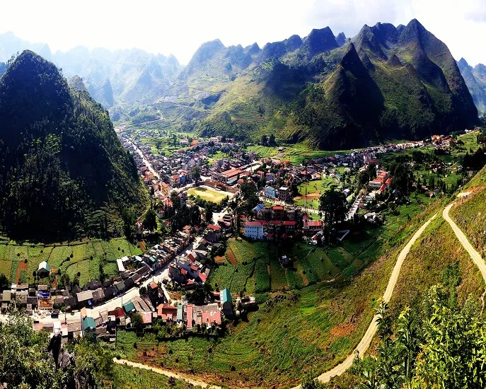 Overwhelming mountainous landscapes of Ha Giang in late autumn